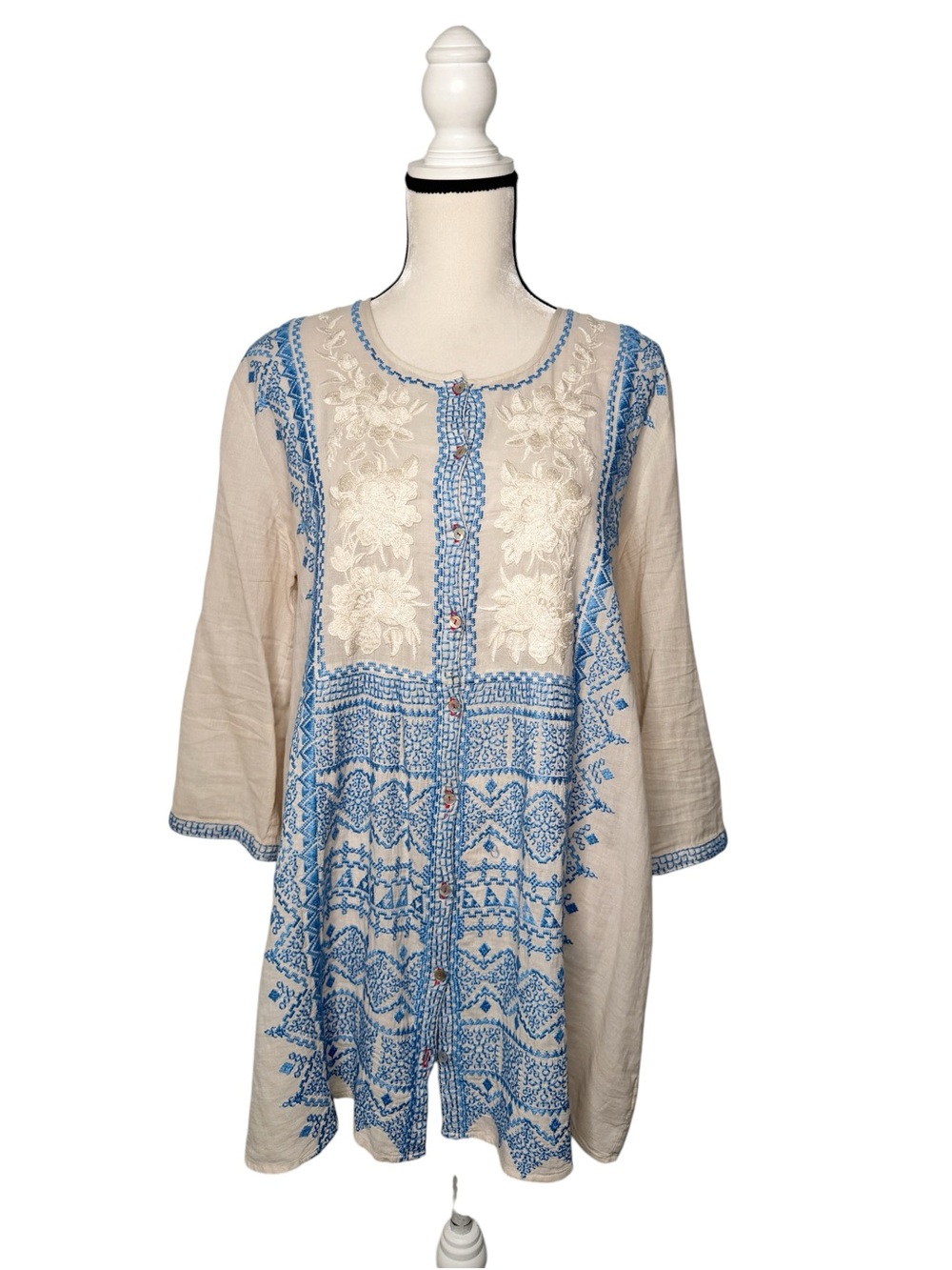 Johnny Was 3J Workshop Beige Blue Embroidered Tunic Top Size L